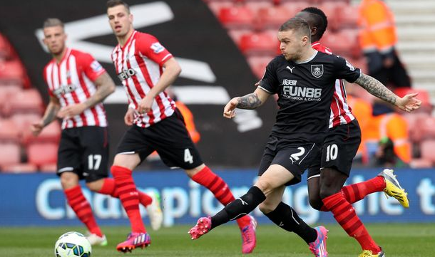 李慕豪篮下犯规，比赛仅进行8分钟便犯满离场（仅战8分钟，李慕豪因篮下频繁犯规被罚满离场）