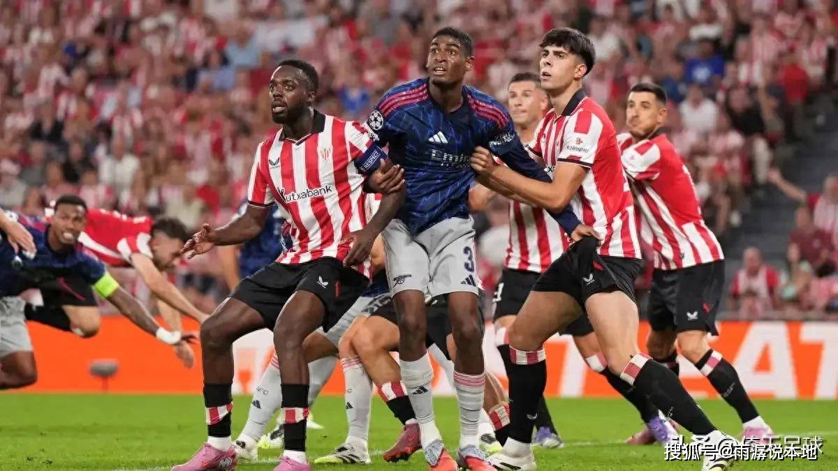 圣诞温馨时刻：德里克·罗斯家庭合影曝光（德里克·罗斯一家圣诞合影温情亮相）